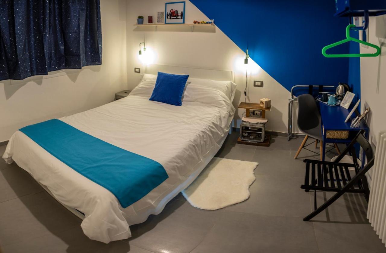 R&B La Pomposa Dei Motori Hotell Modena Eksteriør bilde