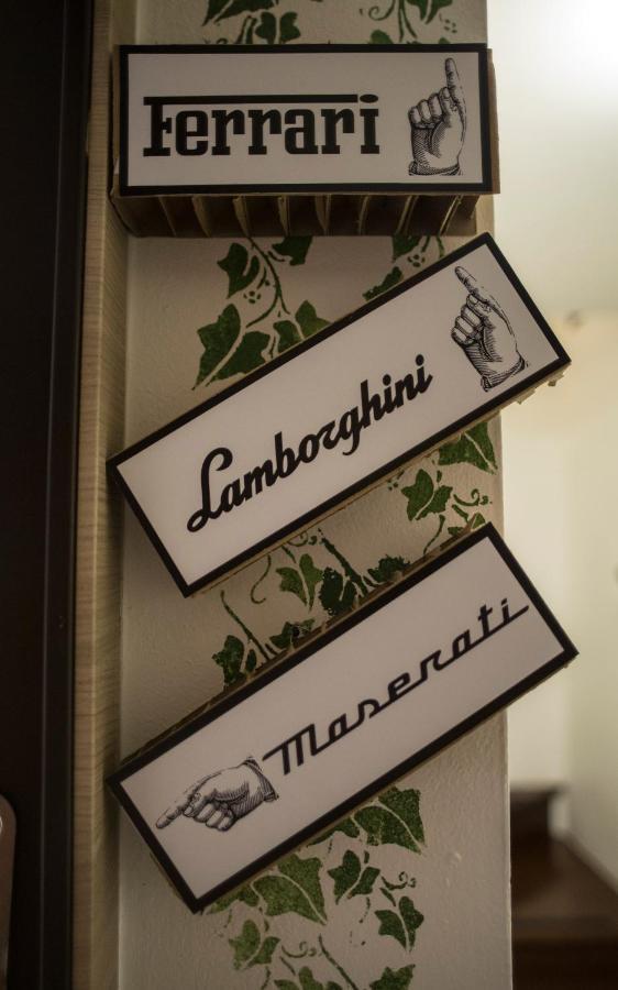R&B La Pomposa Dei Motori Hotell Modena Eksteriør bilde
